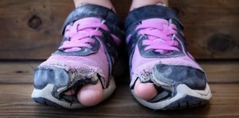 梦到新鞋破了_周公解梦新鞋破预示什么