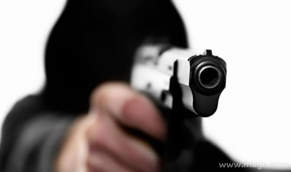 梦到被人枪杀是什么意思_梦到被人枪杀预示什么