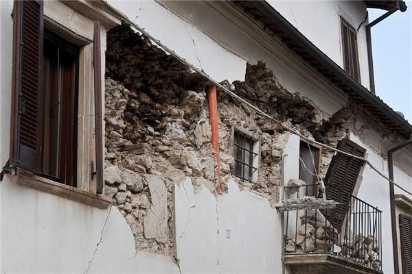 梦到一堵墙是什么意思_梦见墙倒塌了怎么办