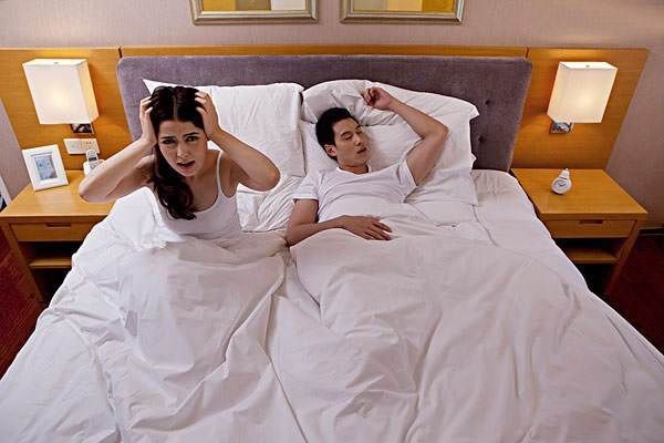 梦到趴窗户是什么意思_梦见趴窗户预示什么