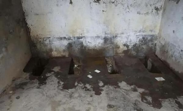 梦到孩子掉茅坑里了_周公解梦