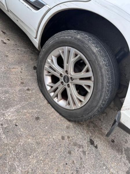 梦到轮胎破了是什么意思_梦见轮胎漏气预示什么