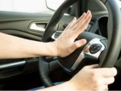 梦到喇叭声是什么意思_梦见喇叭声预示什么