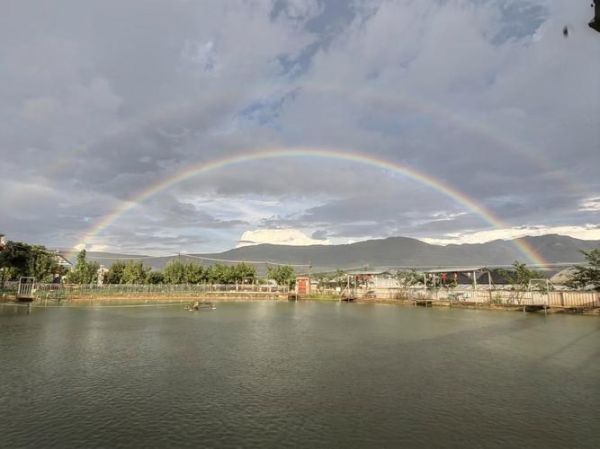 梦到双彩虹是什么预兆_梦见双彩虹的寓意