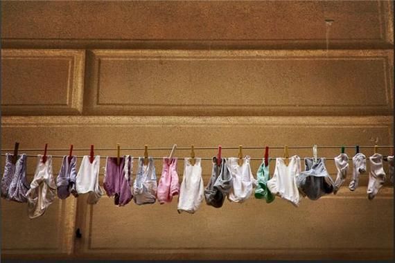 梦到穿内裤是什么意思_梦见自己只穿内裤预示什么