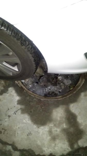 梦到院子塌了一个大坑_预示什么