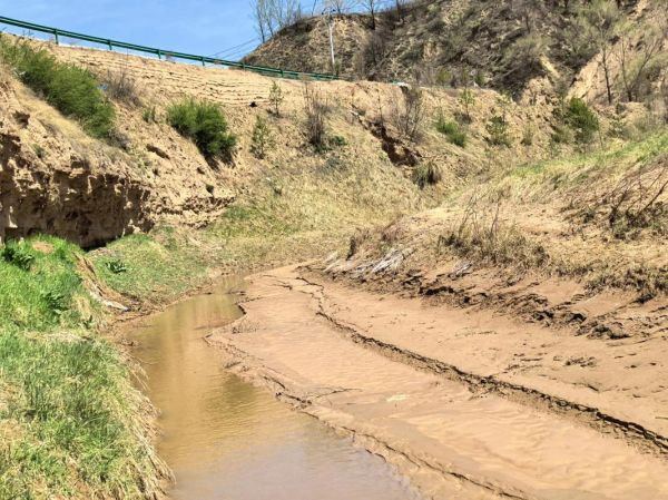 梦到河沟是什么意思_梦见河沟涨水代表什么