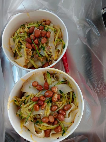 梦到吃凉皮是什么意思_凉皮梦境解析