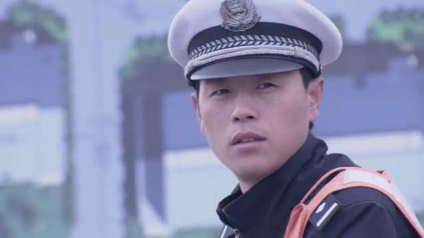 梦到被警察抓了什么意思_梦见被警察追捕寓意