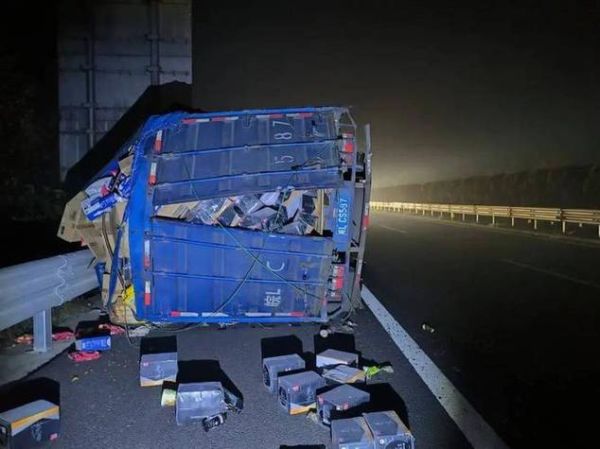 梦到公交车翻车_是什么意思