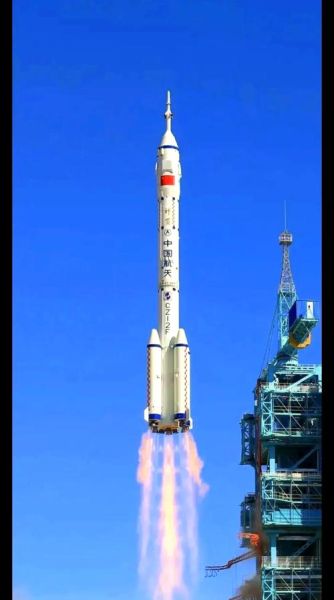 梦到火箭是什么意思_火箭梦境预示什么