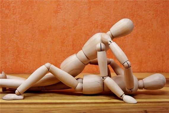 梦到摸女人胸是什么意思_为什么会做这种梦