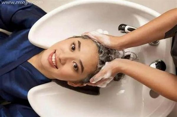 梦到洗头洗澡什么意思_梦见洗头洗澡代表什么