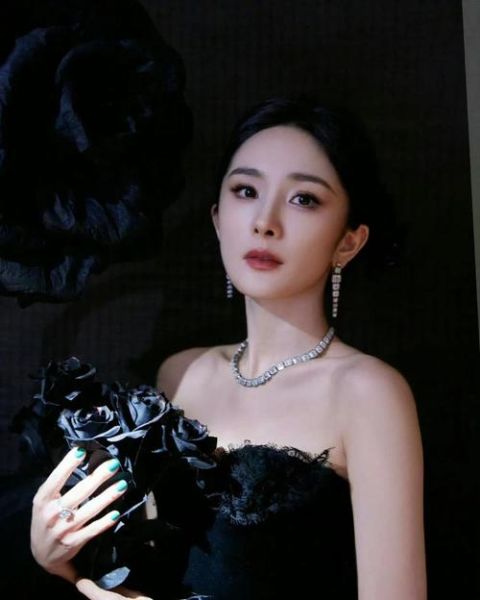 杨幂2024运势如何_杨幂命理八字分析