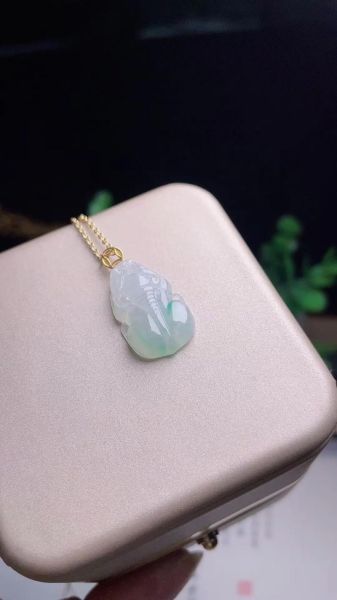 翡翠招财吗_翡翠对身体健康有什么好处