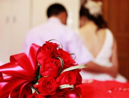 未婚女性梦到自己结婚_是什么预兆