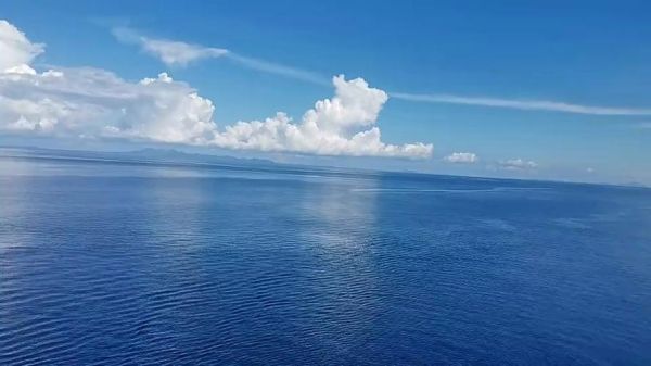 梦到蓝蓝的大海是什么意思_大海梦境解析