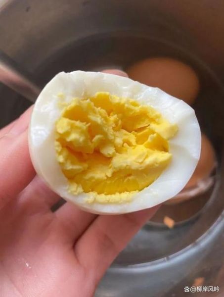梦到剥熟鸡蛋是什么意思_梦见剥鸡蛋壳预示什么