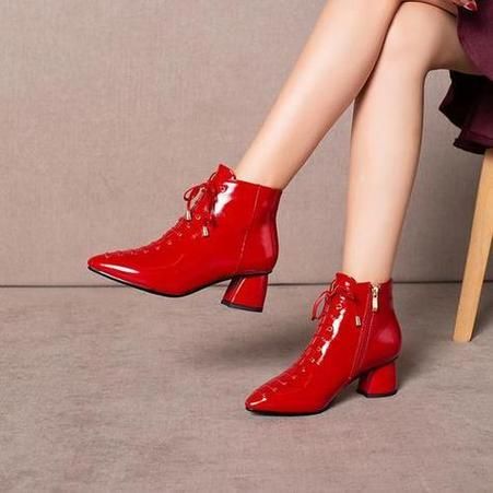 梦到穿高跟鞋是什么意思_高跟鞋梦境解析