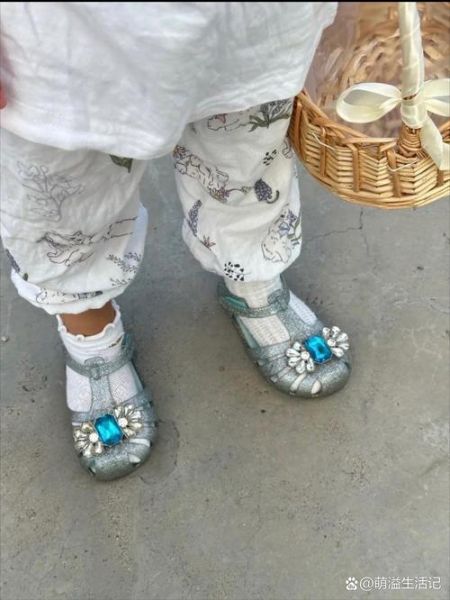 梦到鞋子穿反是什么意思_梦见鞋左右脚反了预示什么