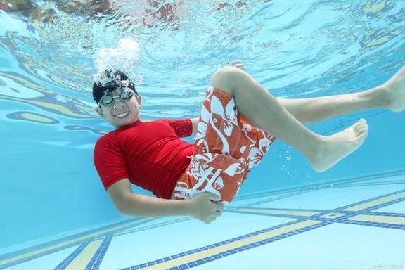 梦到亲人游泳是什么意思_亲人游泳梦境解析