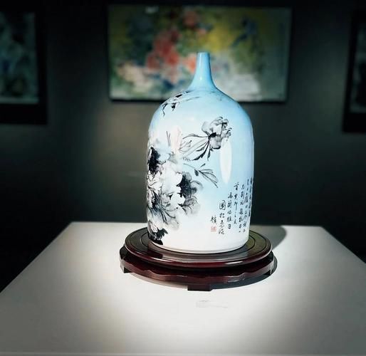 梦到瓷瓶是什么意思_梦见瓷瓶碎了预示什么