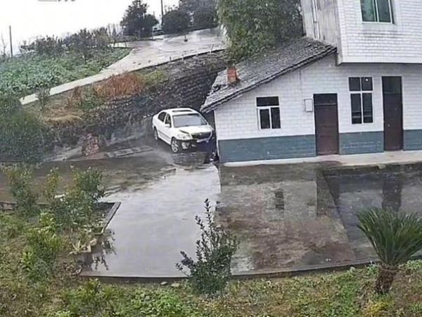 梦到下陡坡是什么意思_梦见下陡坡好不好