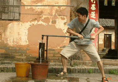 梦到压水井压水是什么意思_梦见压水井出水好不好