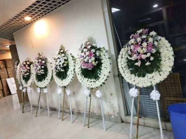 梦到死人花圈是什么意思_梦到死人花圈是吉是凶